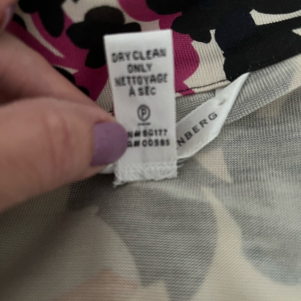 Diane von Furstenberg 100% Silk Wrap Dress - Picture 7 of 7